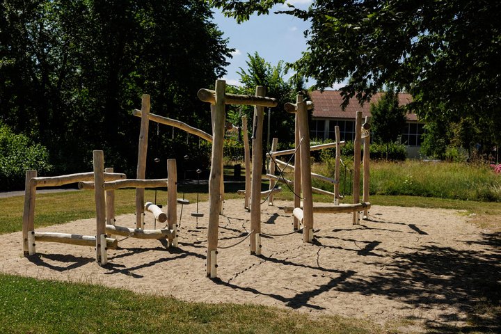 Brandrückstände auf Spielplätzen: Teilweise Entwarnung