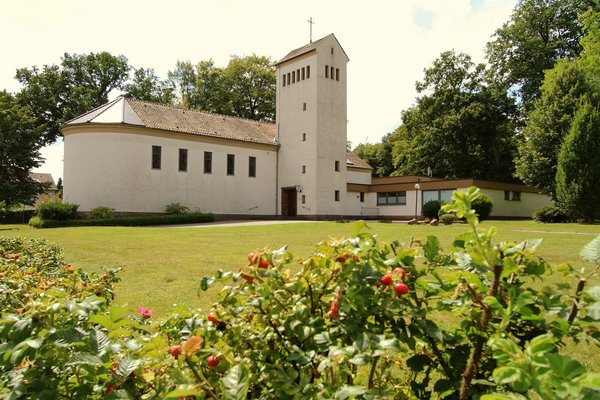 Evangelische Friedenskirche Büren – klassisch-romanischer Einfluss, erbaut 1954/55